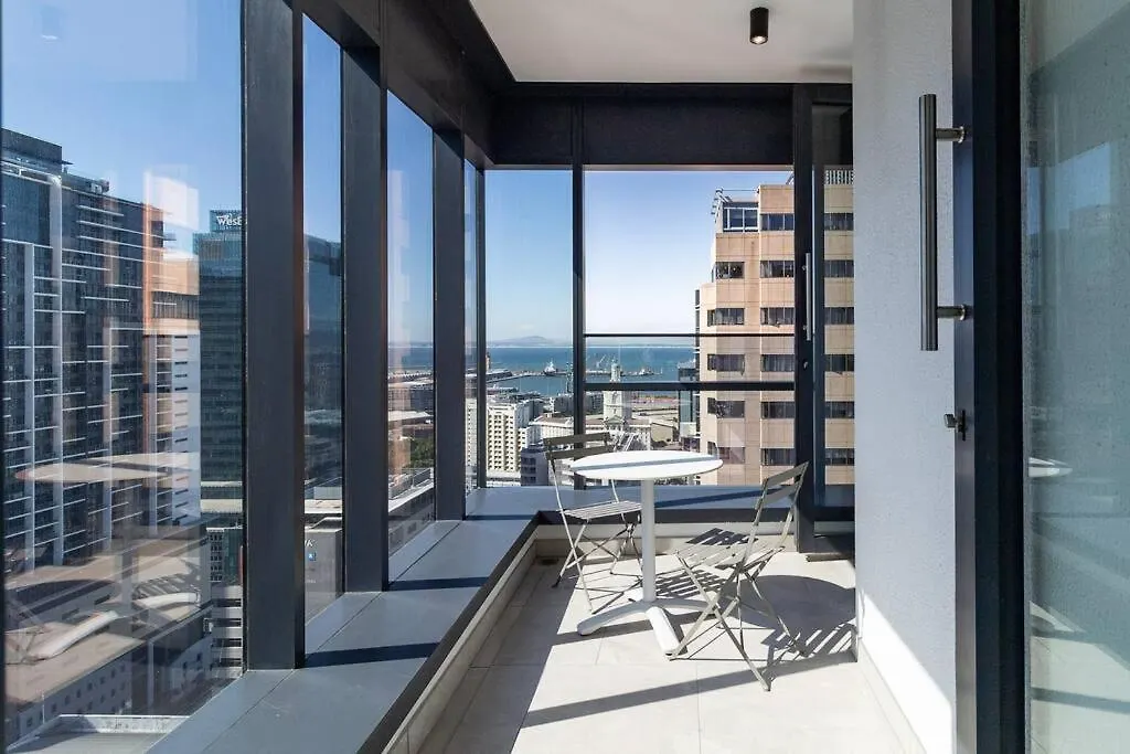 Stylish 2-Bedroom Haven Le Cap